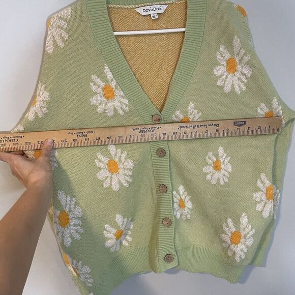 Davi & Dani Daisy Cardigan Sweater Green Sz S Oversized Pockets Button Preppy - Picture 6 of 8